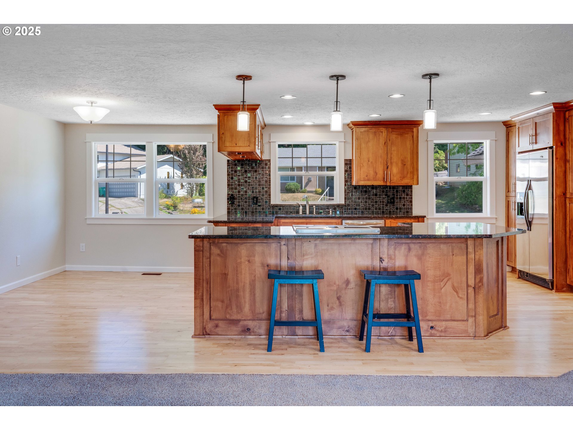 423 NE HACIENDA PL