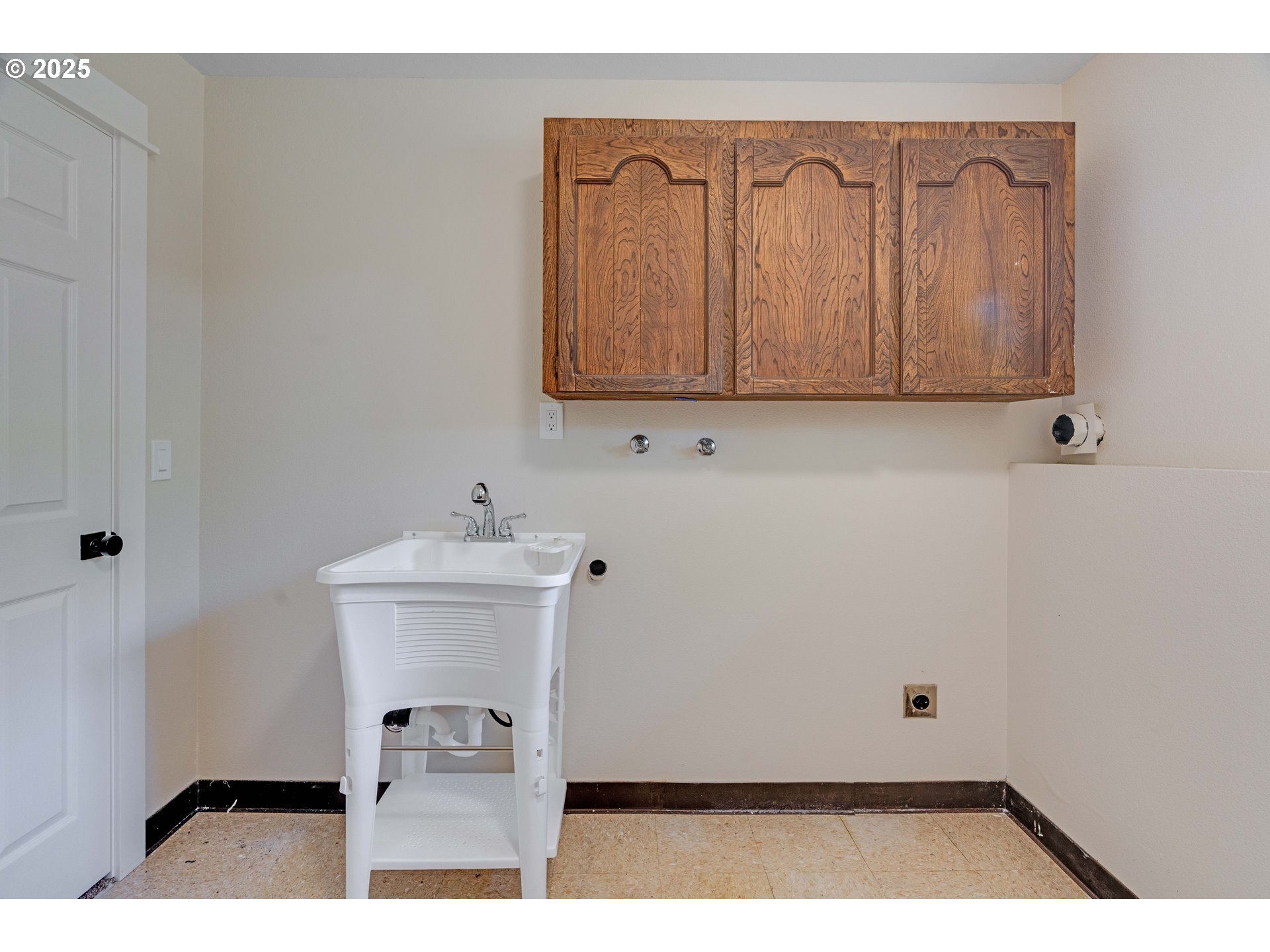 423 NE HACIENDA PL