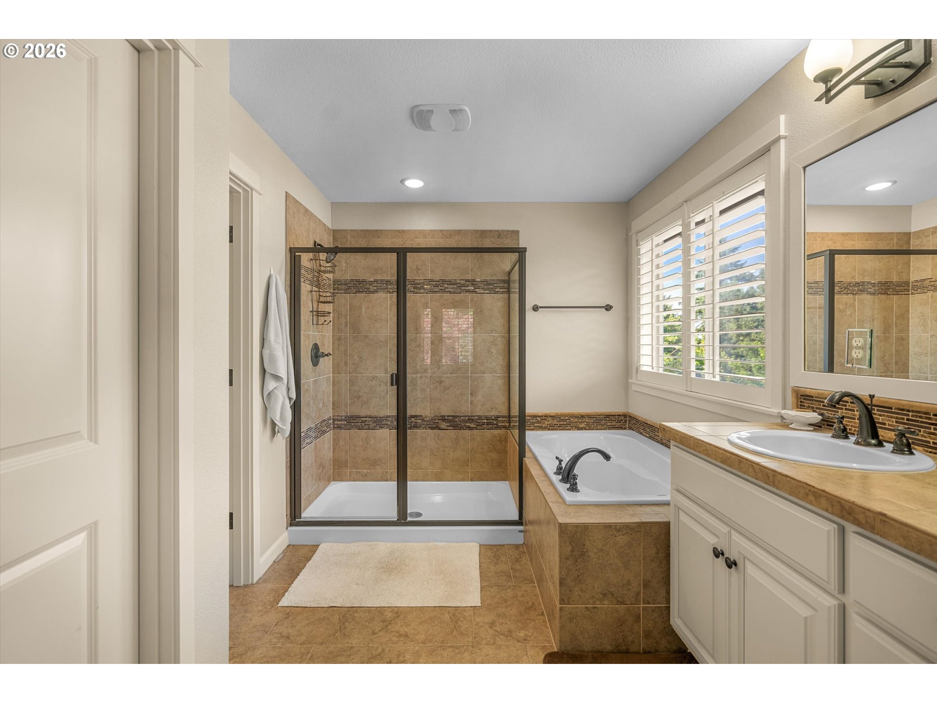 16850 SW LEDGESTONE DR