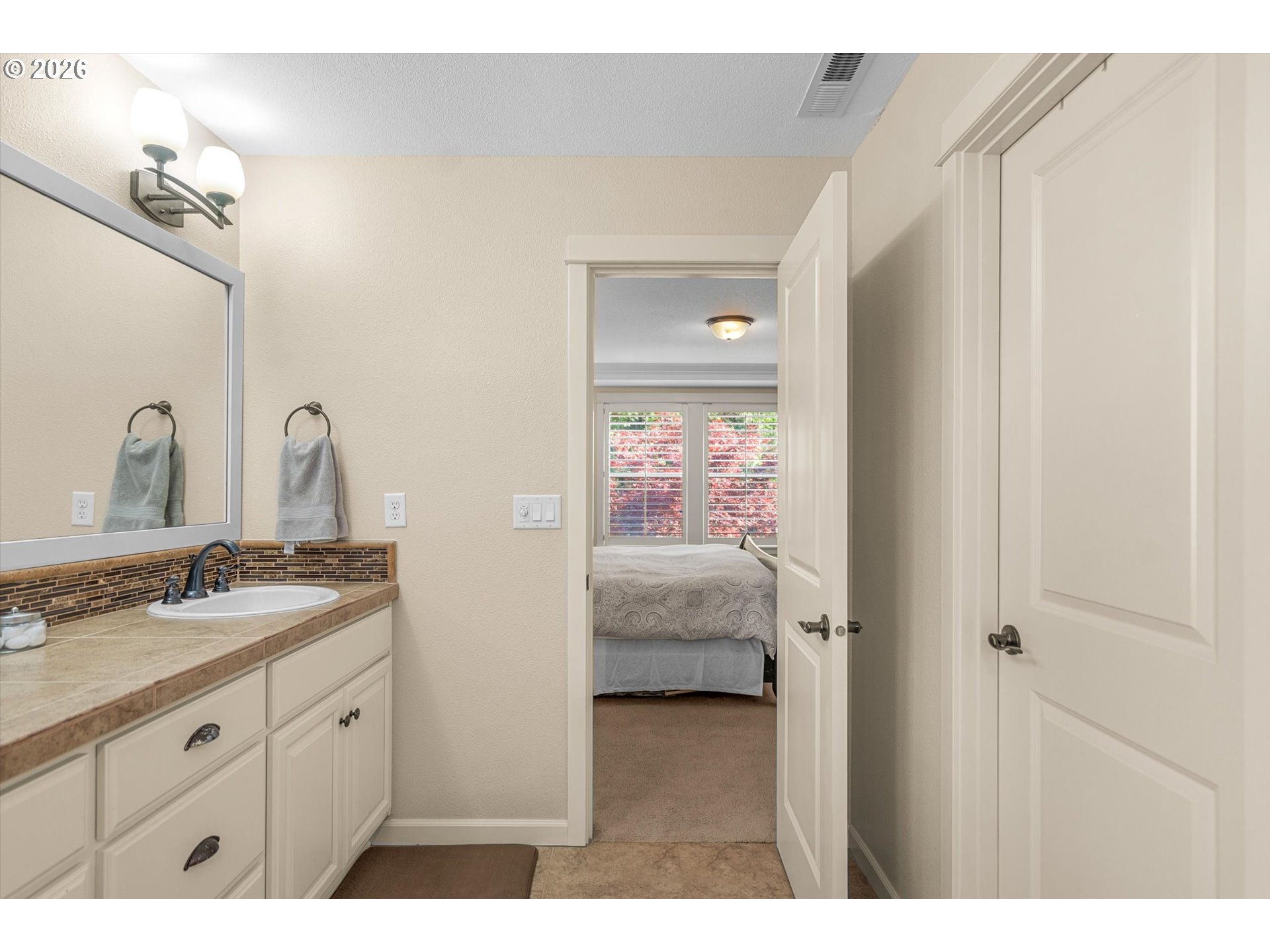 16850 SW LEDGESTONE DR