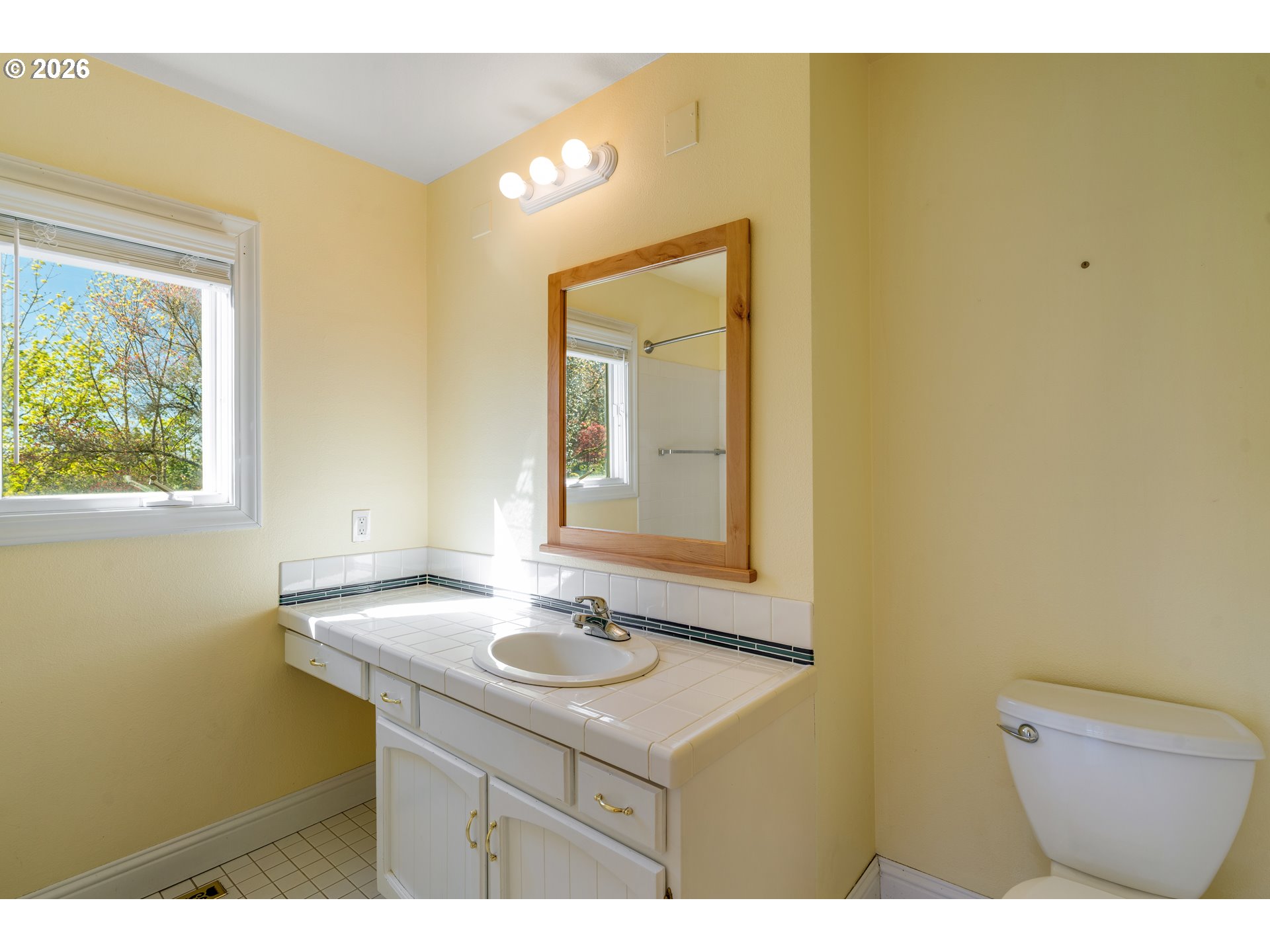17875 CRESTLINE DR