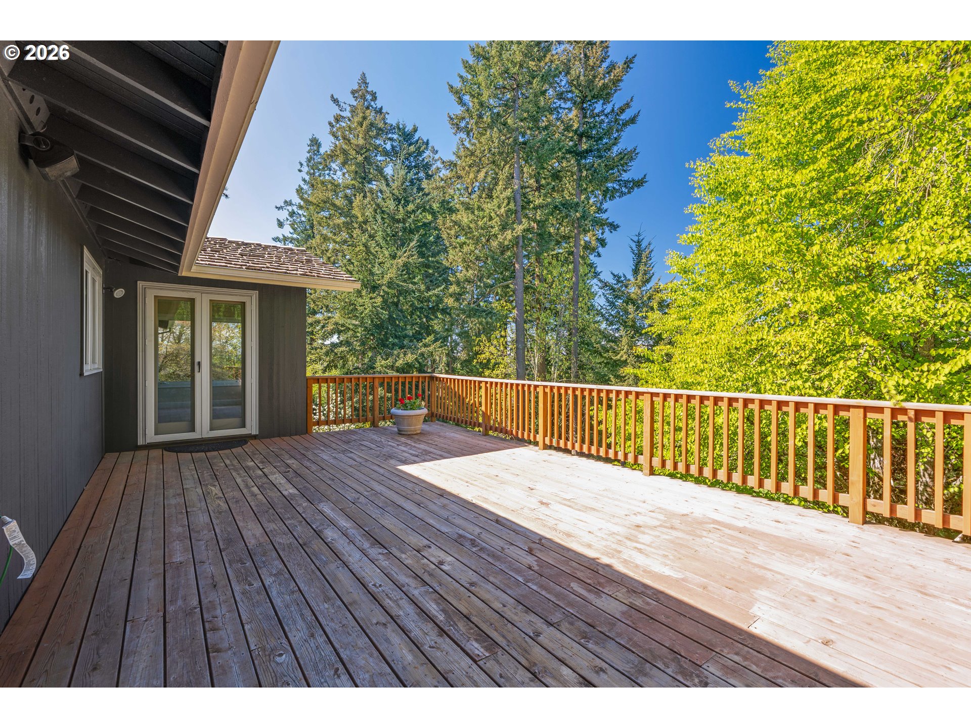 17875 CRESTLINE DR