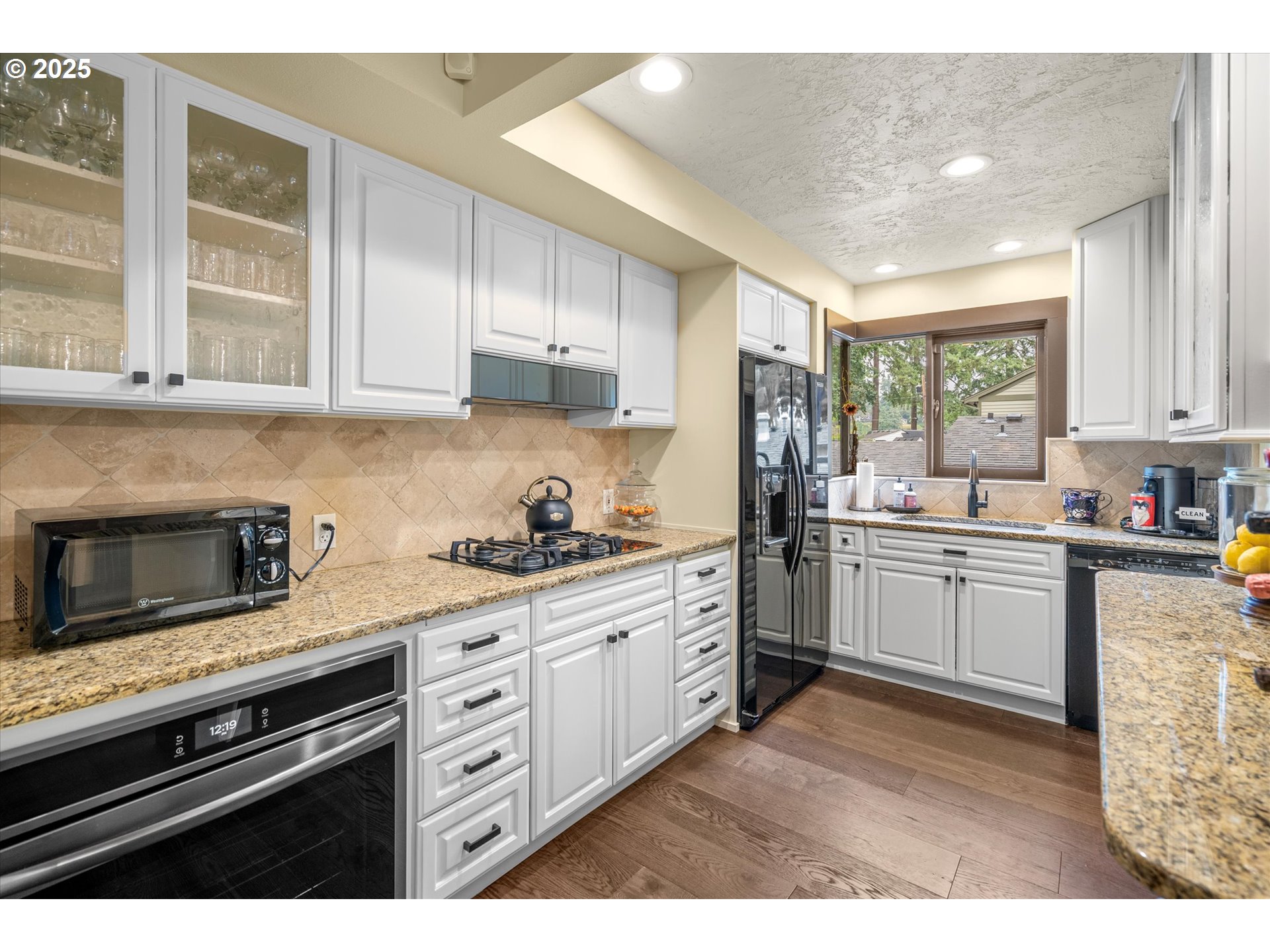 16636 MAPLE CIR