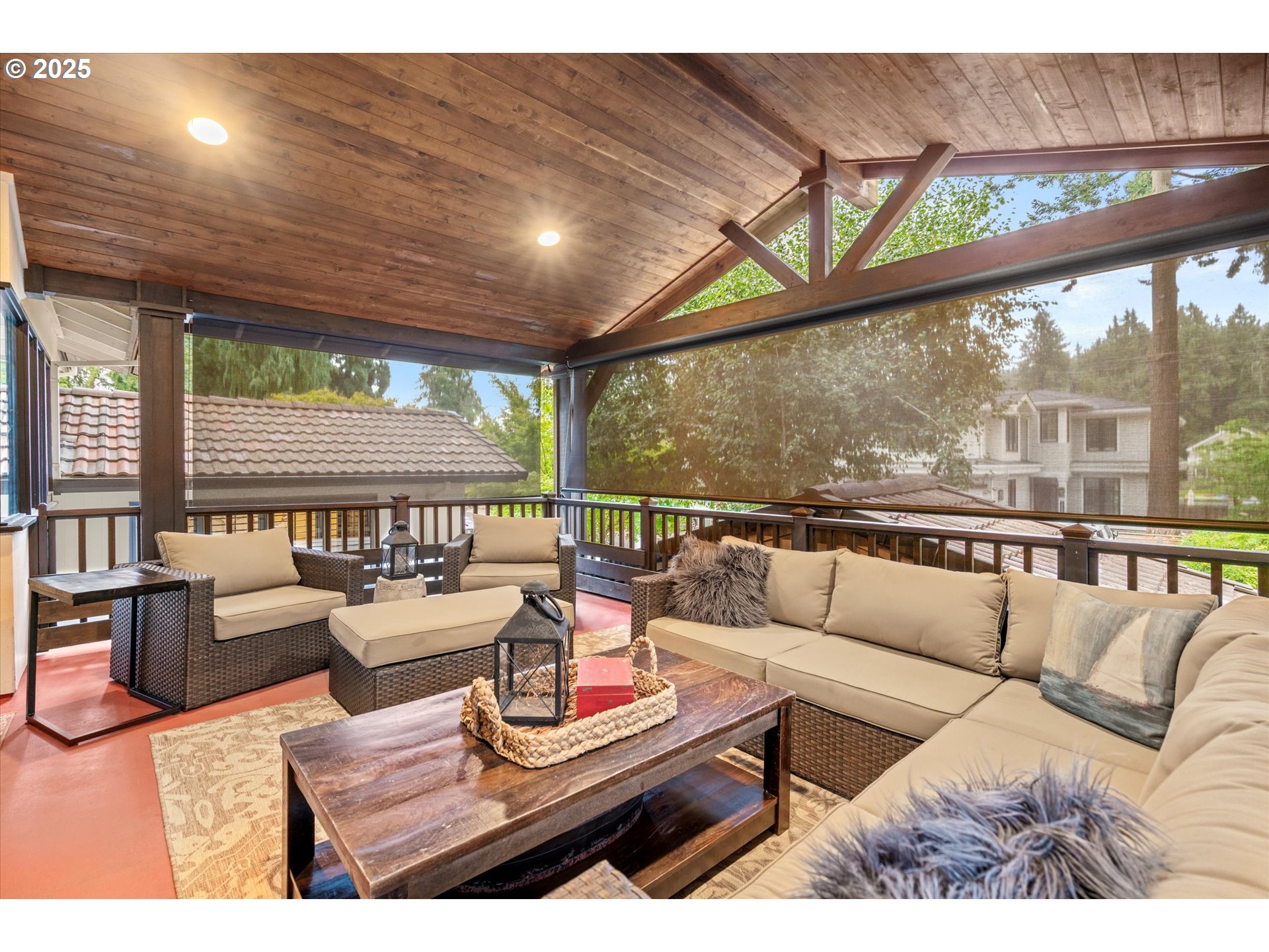 16636 MAPLE CIR