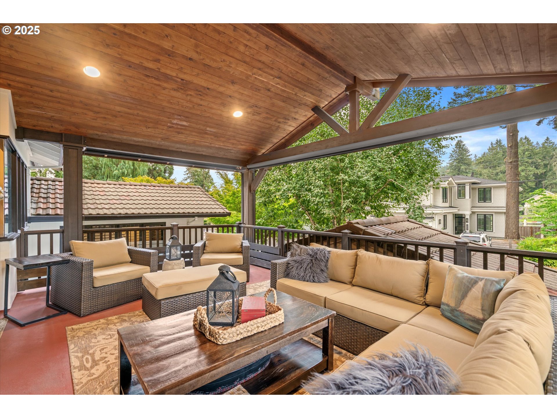 16636 MAPLE CIR