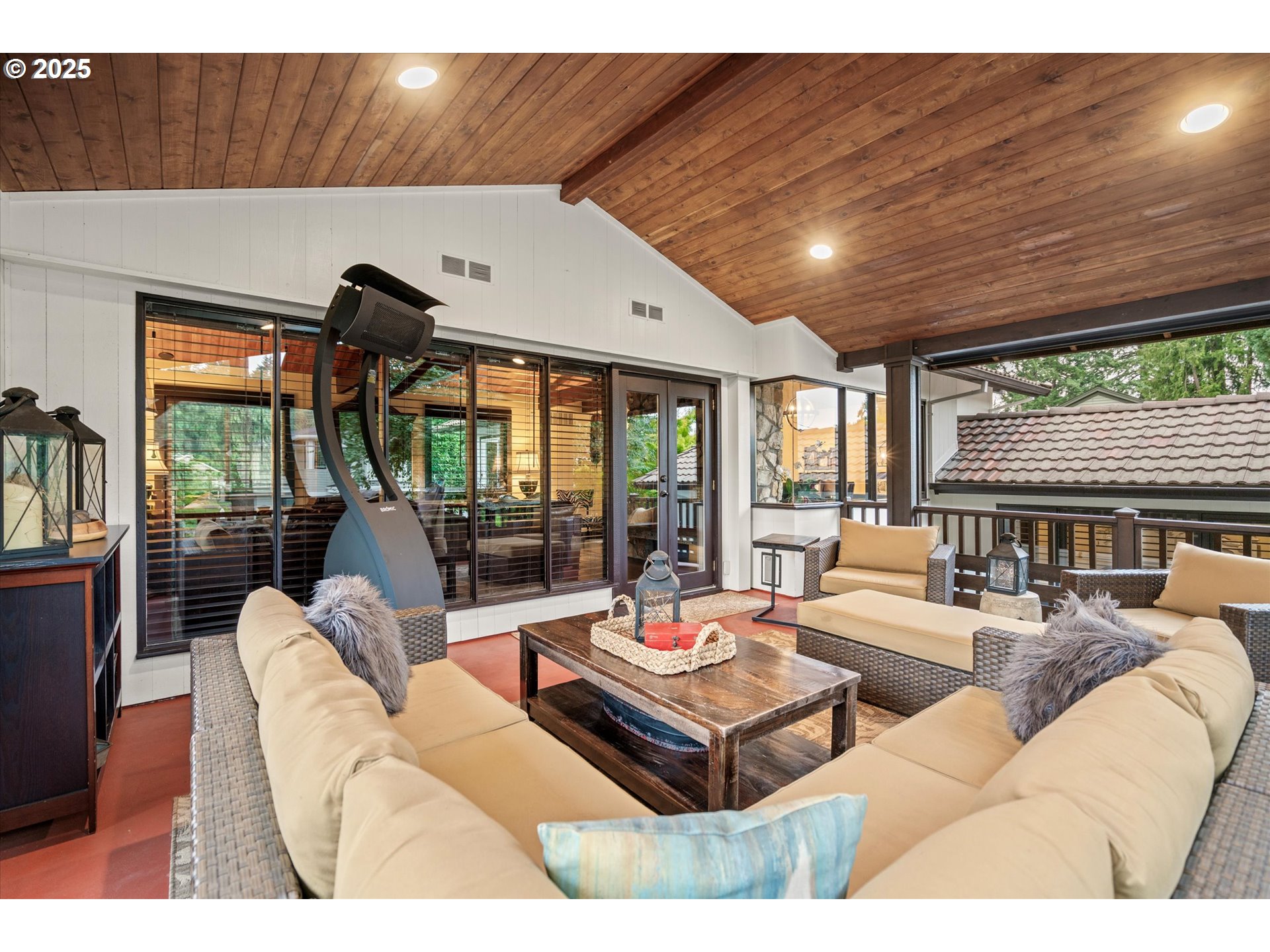 16636 MAPLE CIR