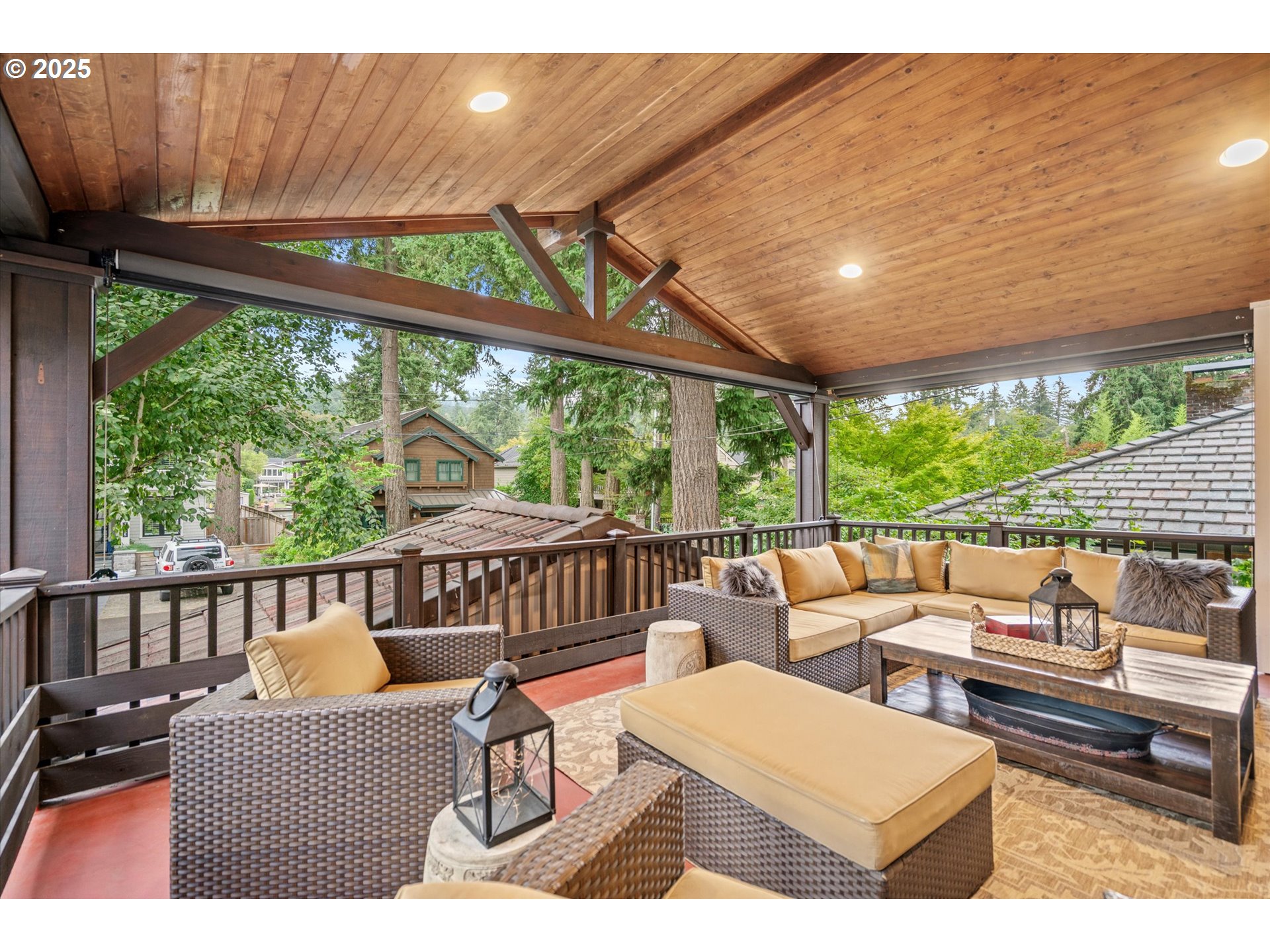 16636 MAPLE CIR