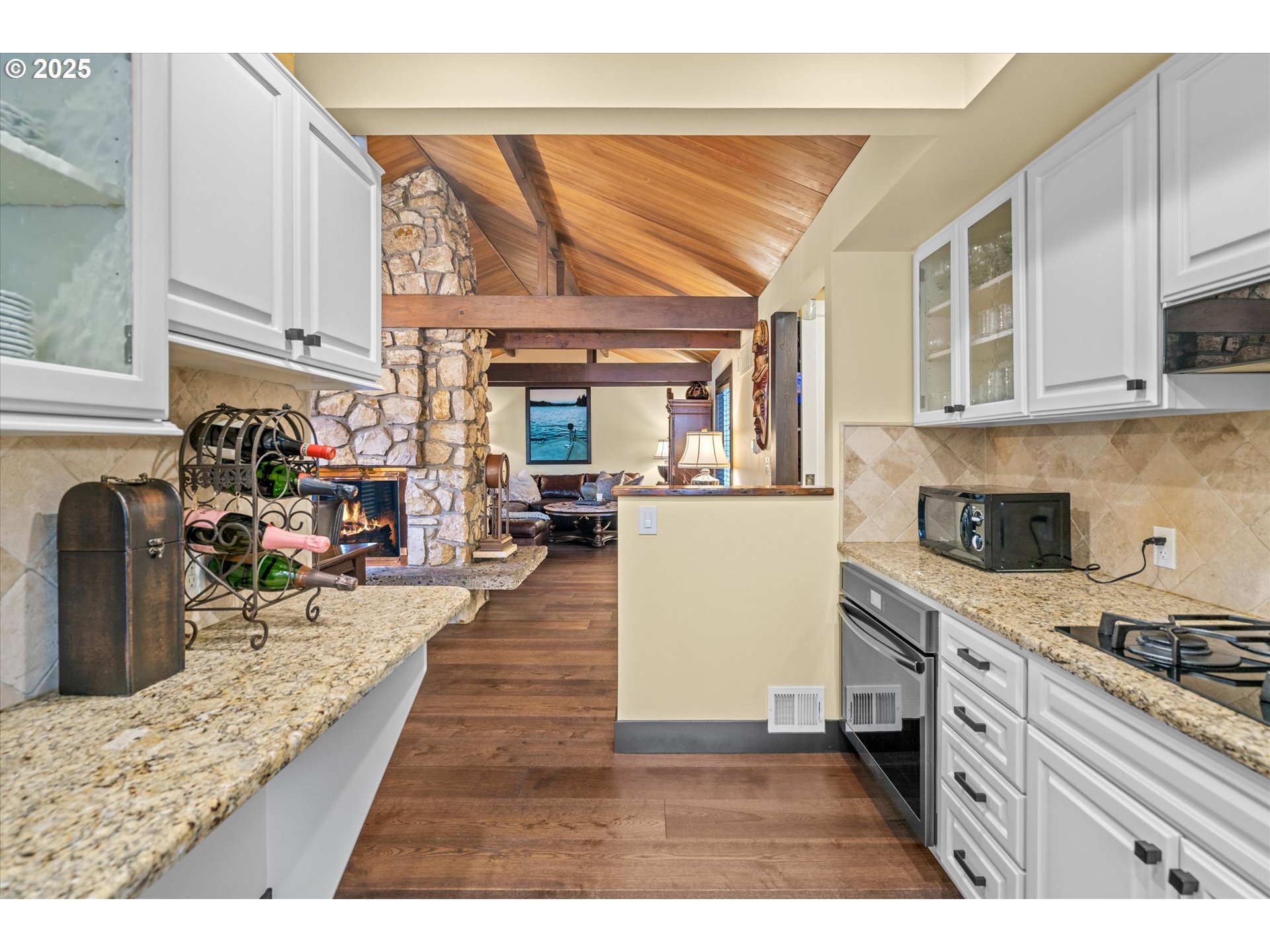 16636 MAPLE CIR