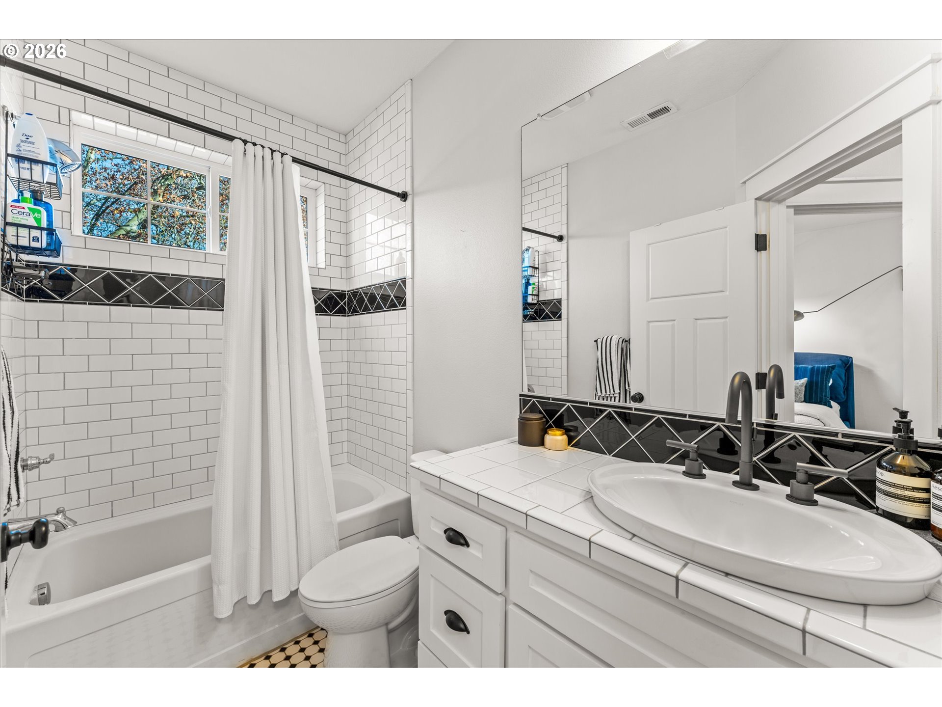 3969 N OVERLOOK BLVD B