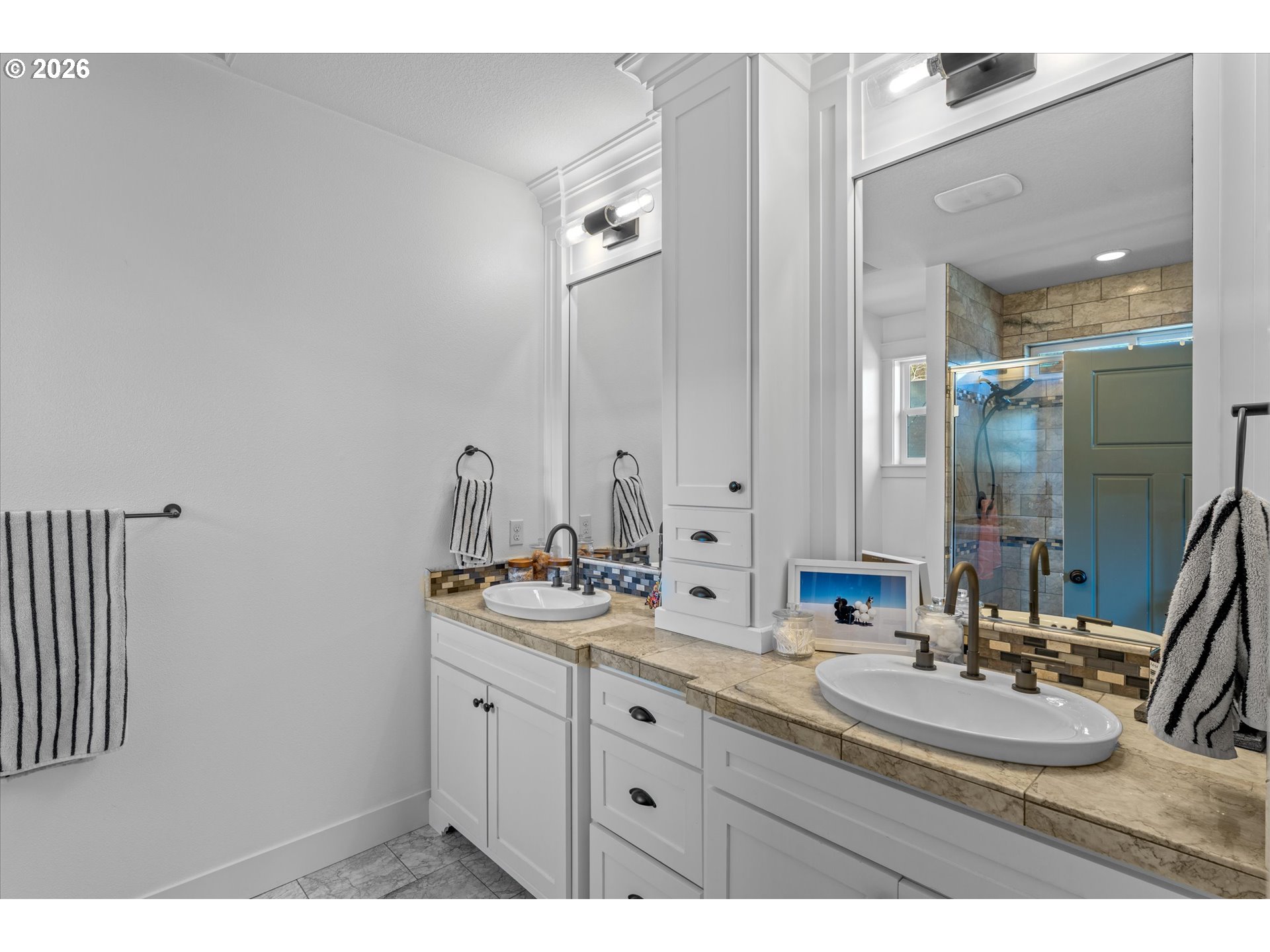 3969 N OVERLOOK BLVD B