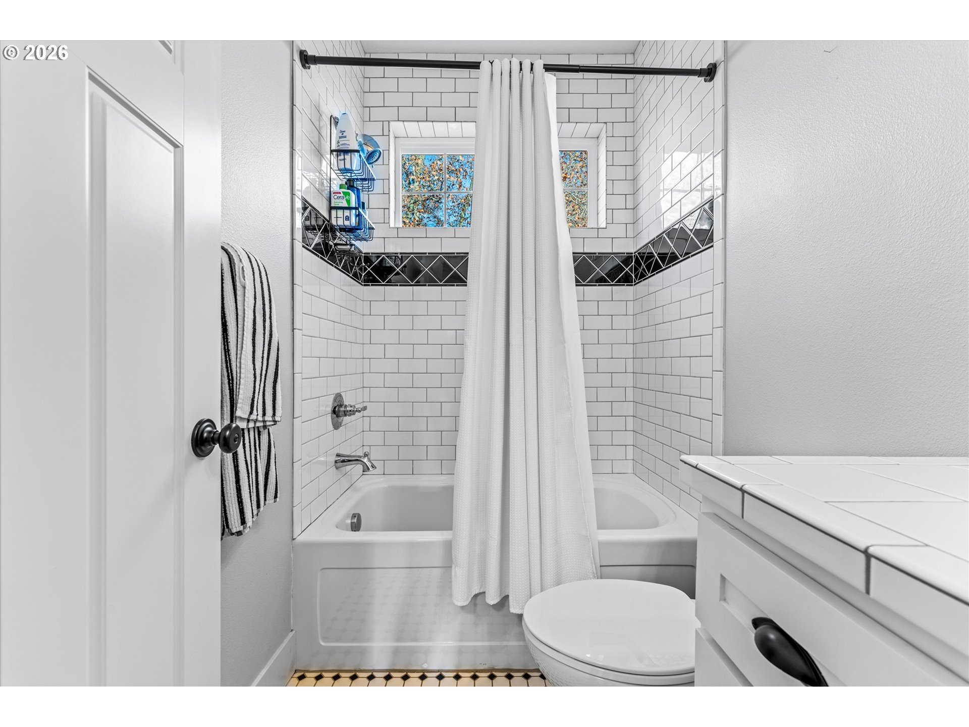 3969 N OVERLOOK BLVD B