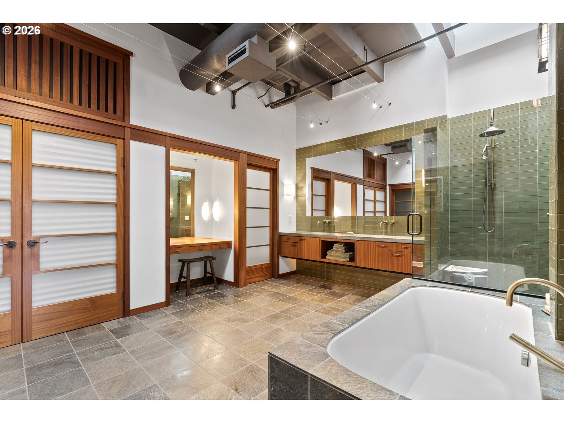 1011 NW GLISAN ST 302