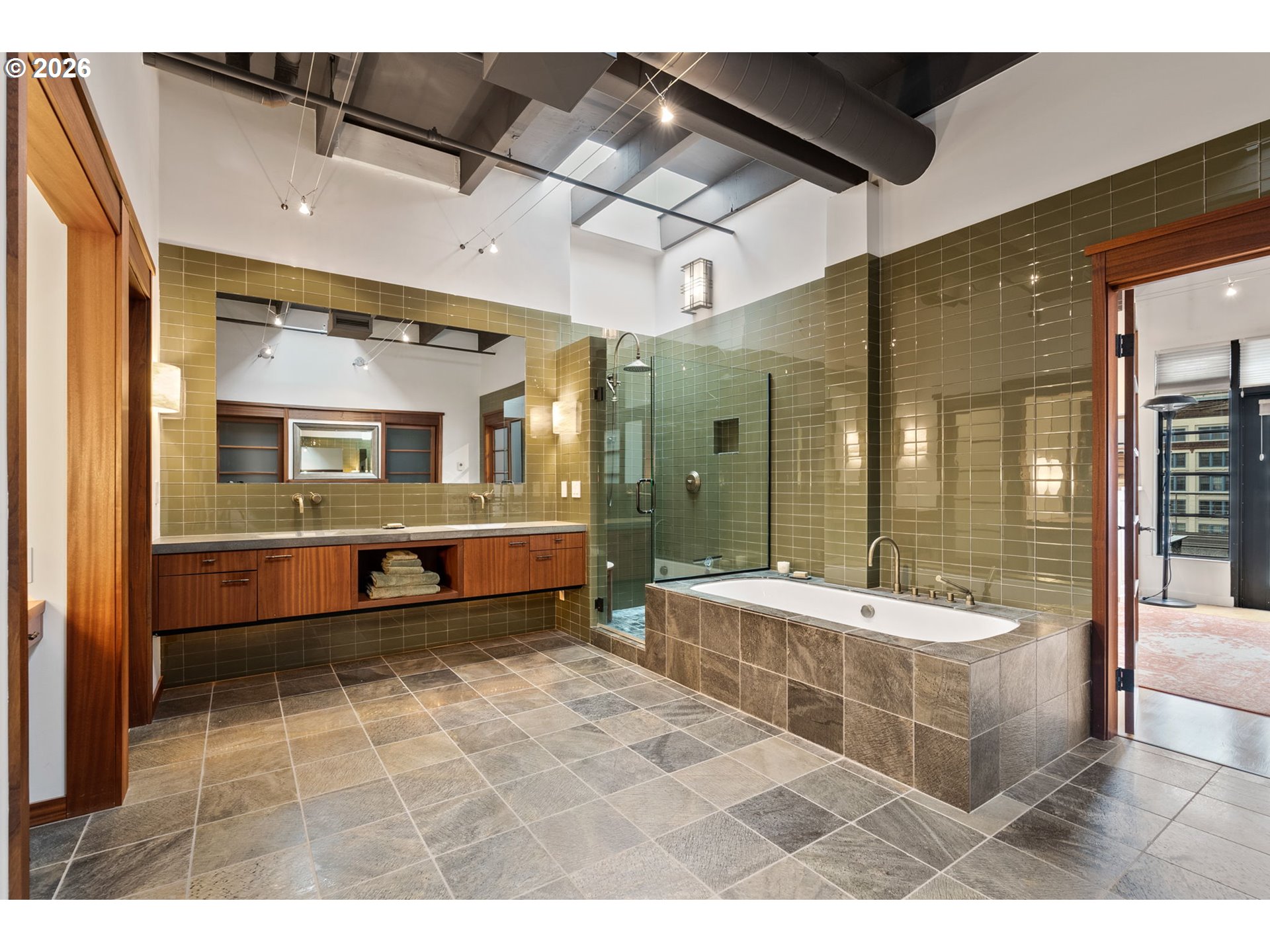 1011 NW GLISAN ST 302