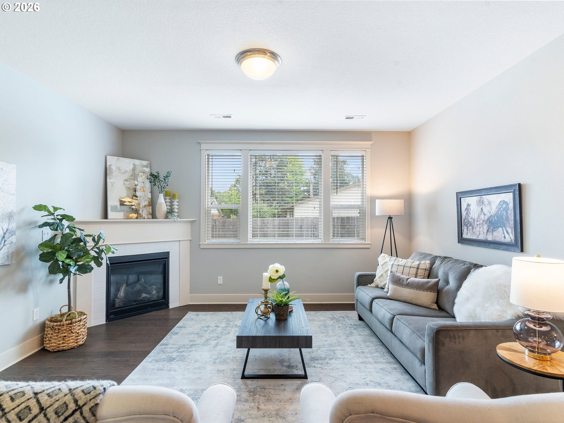415 E RENTFRO WAY