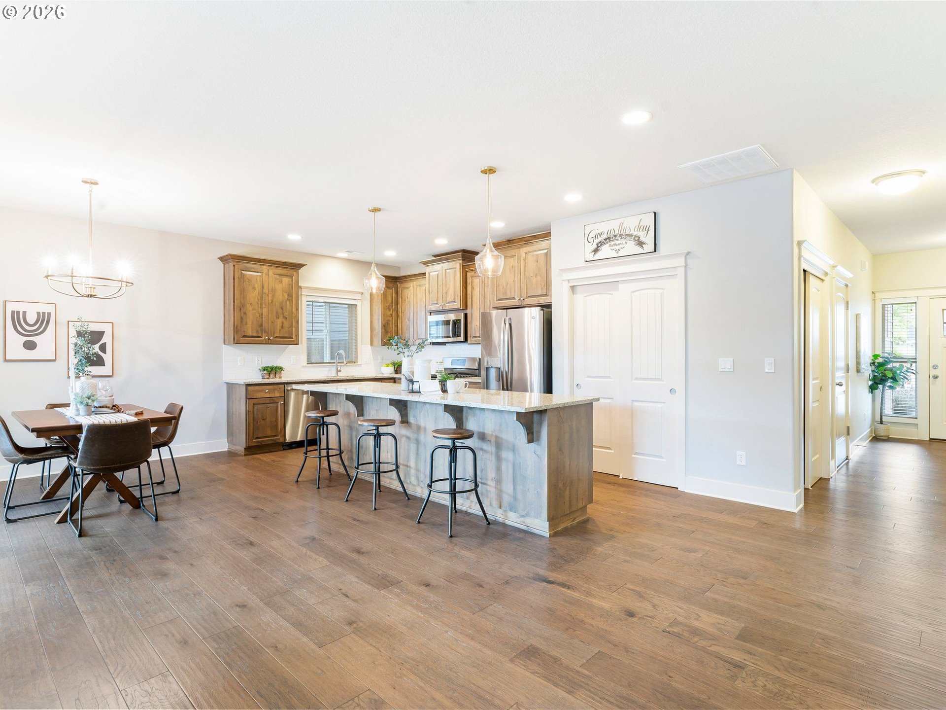 415 E RENTFRO WAY