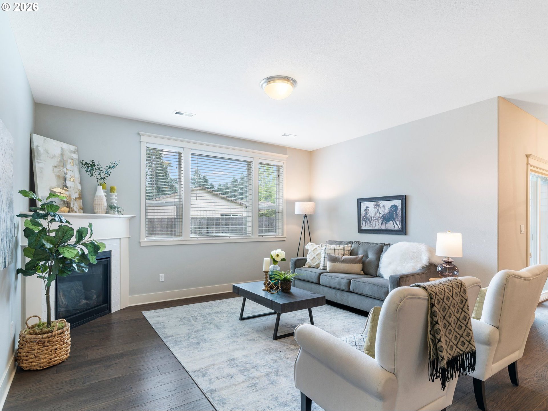 415 E RENTFRO WAY