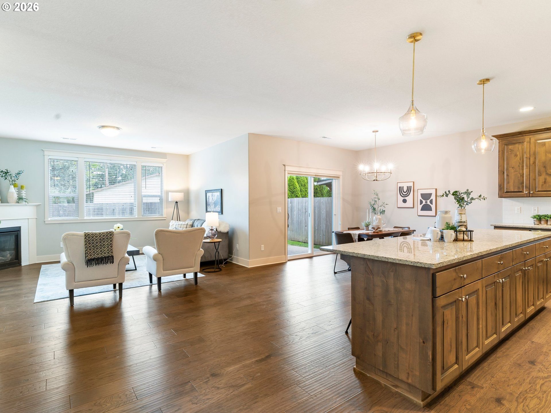 415 E RENTFRO WAY