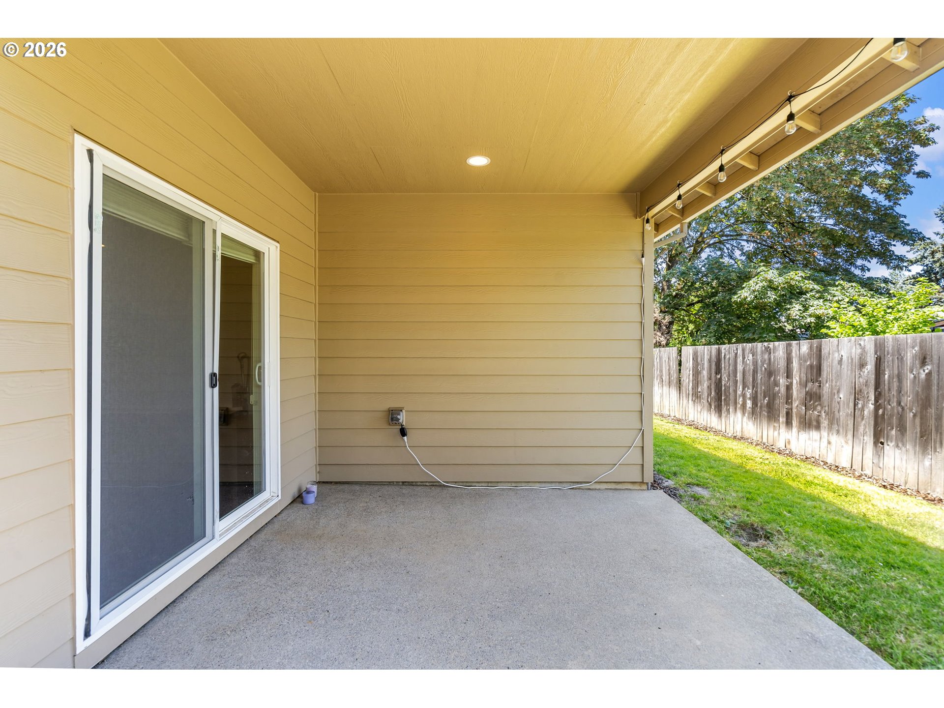415 E RENTFRO WAY