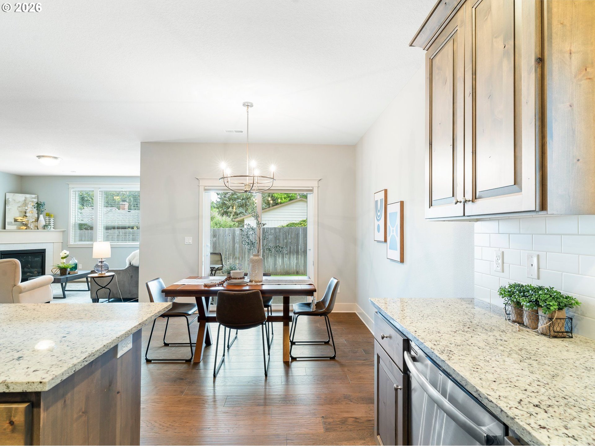 415 E RENTFRO WAY