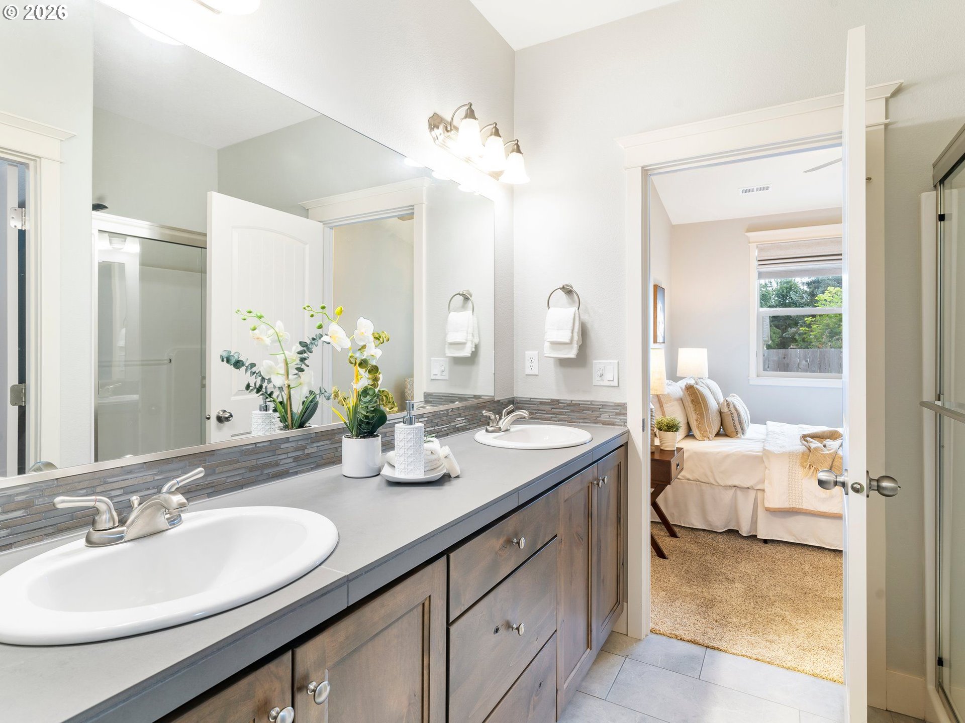 415 E RENTFRO WAY