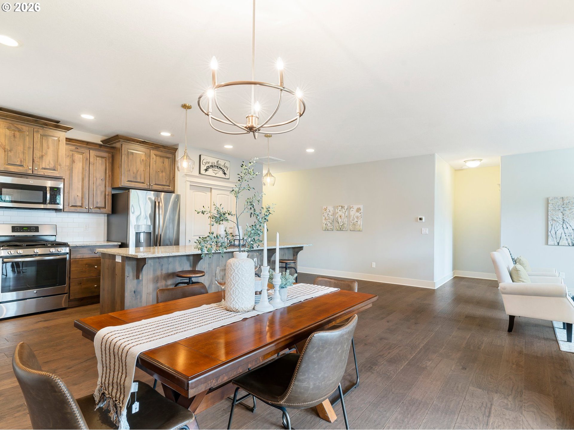 415 E RENTFRO WAY