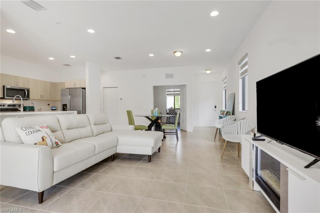 5116 Isidora LN