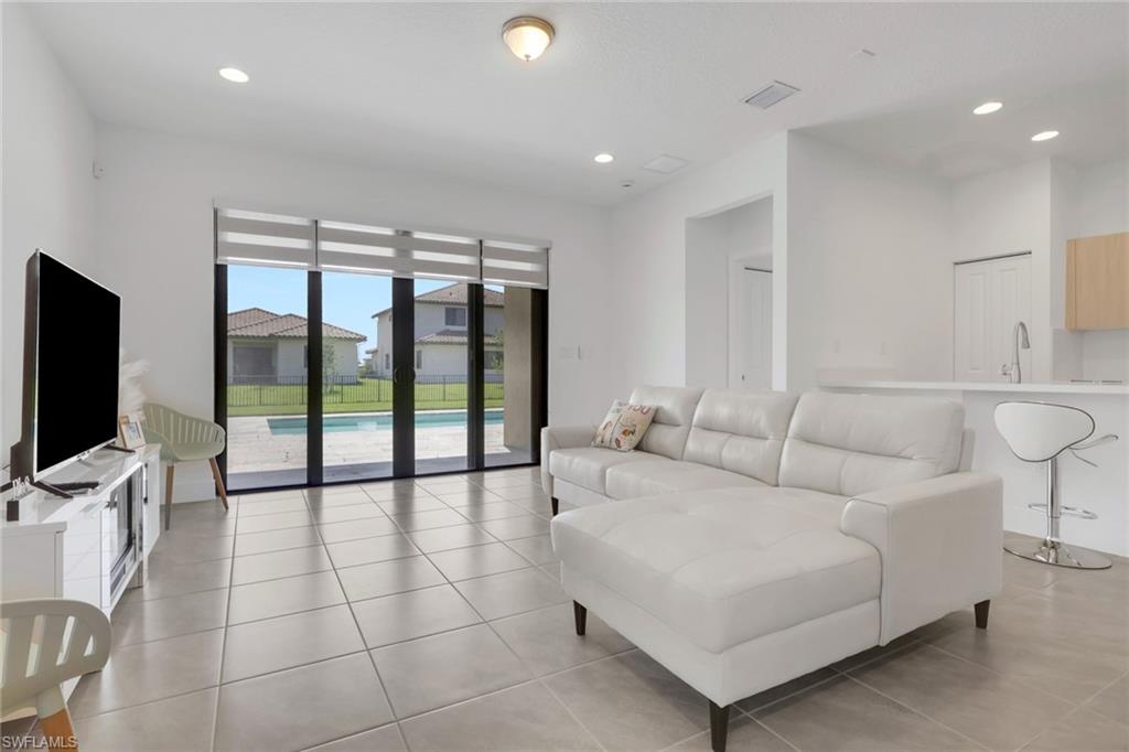 5116 Isidora LN