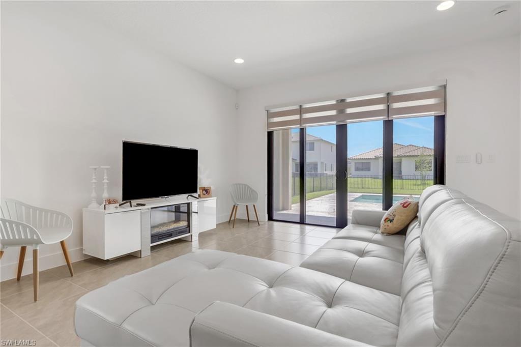 5116 Isidora LN