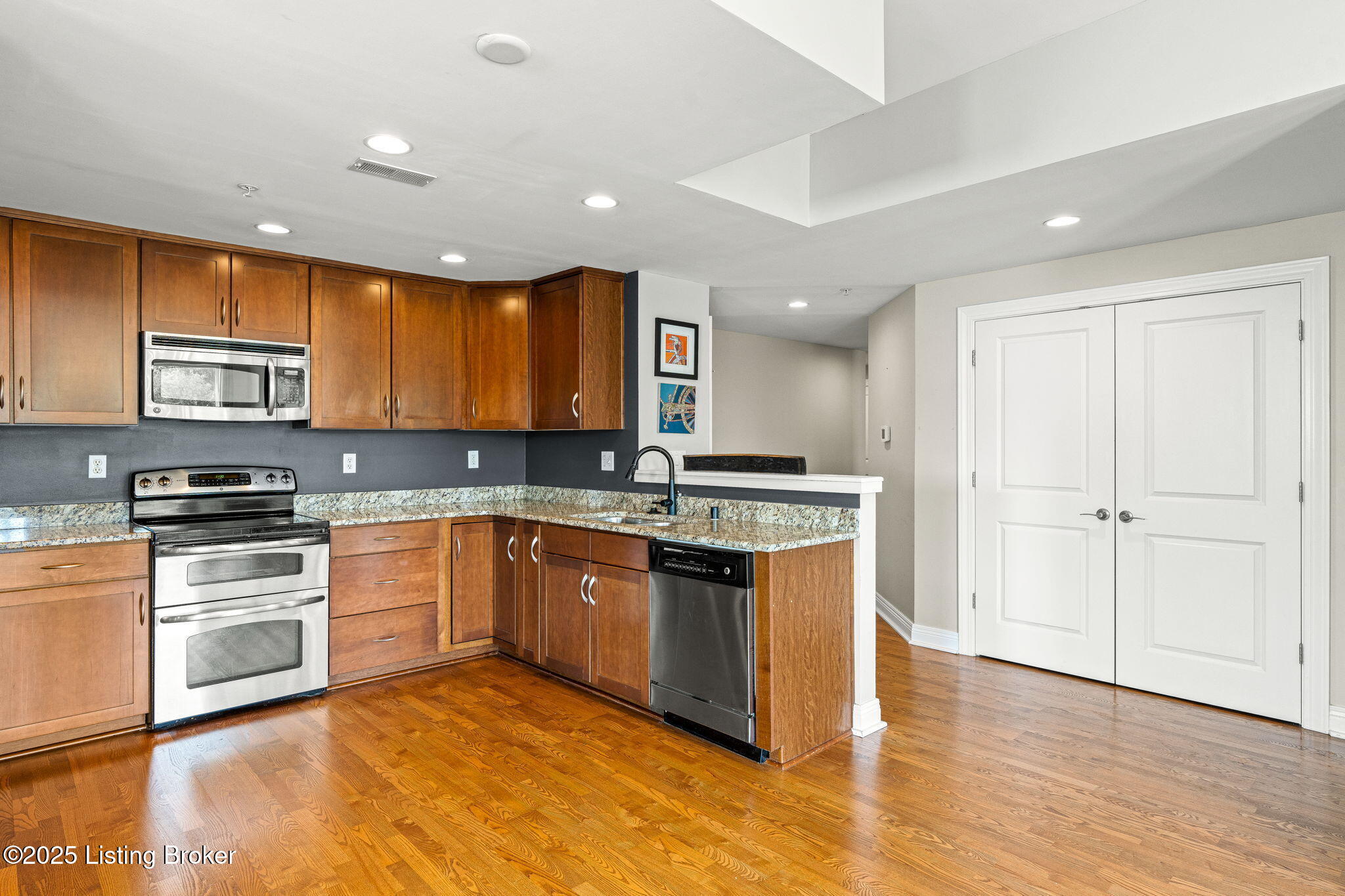 2411 Brownsboro Rd, 407