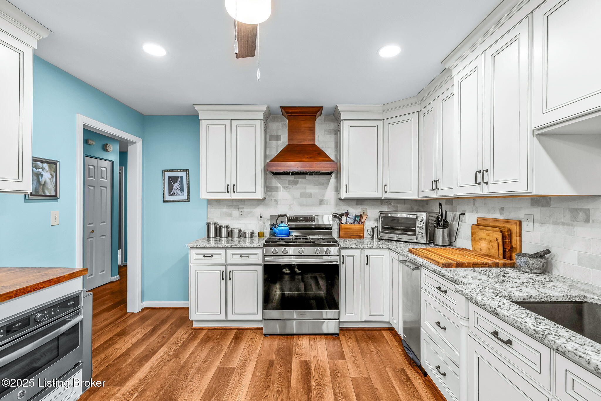 1006 Corn Island Ct, Louisville