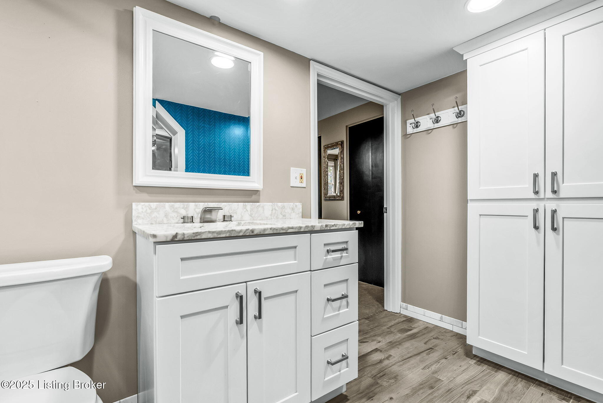 1006 Corn Island Ct, Louisville