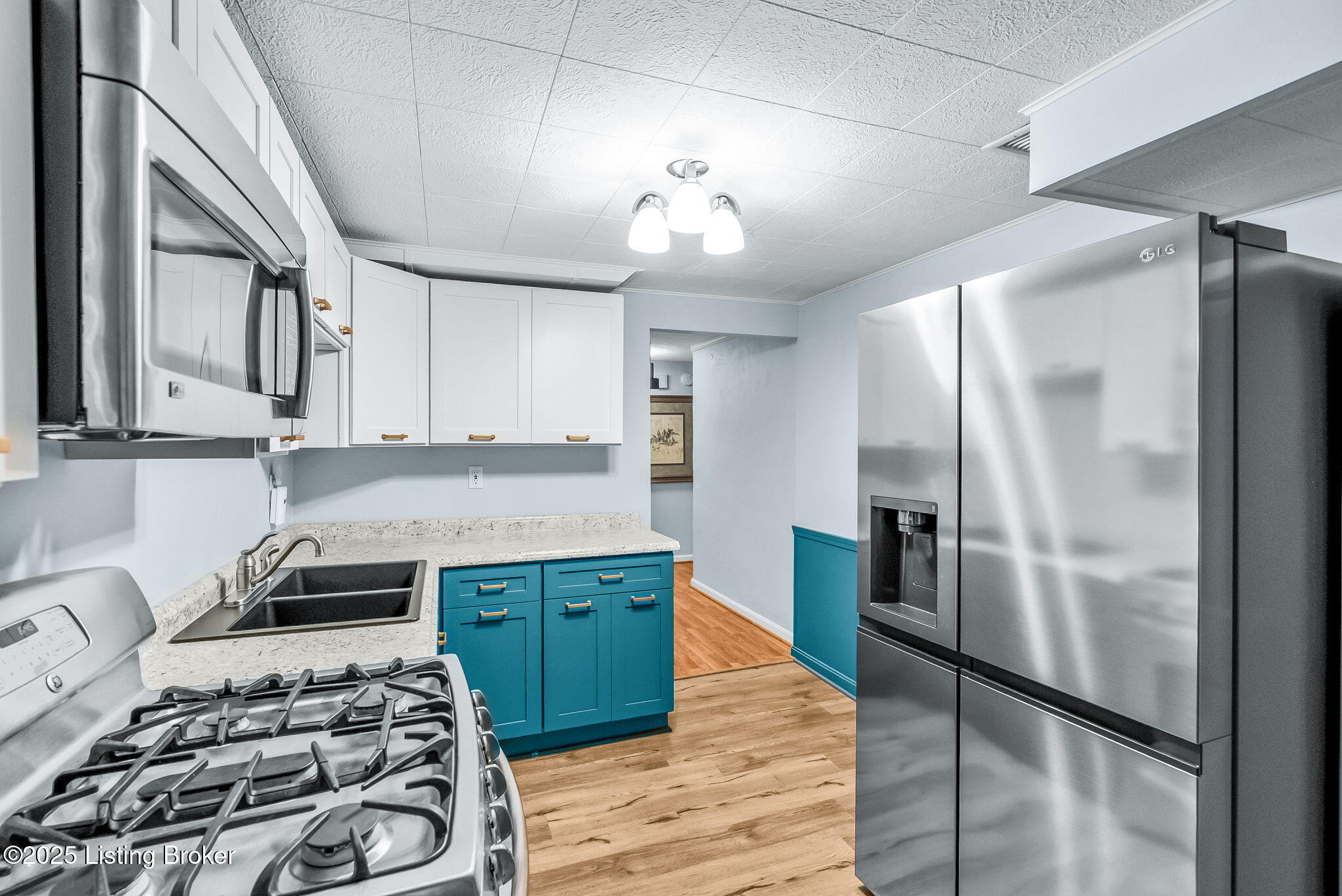 1006 Corn Island Ct, Louisville