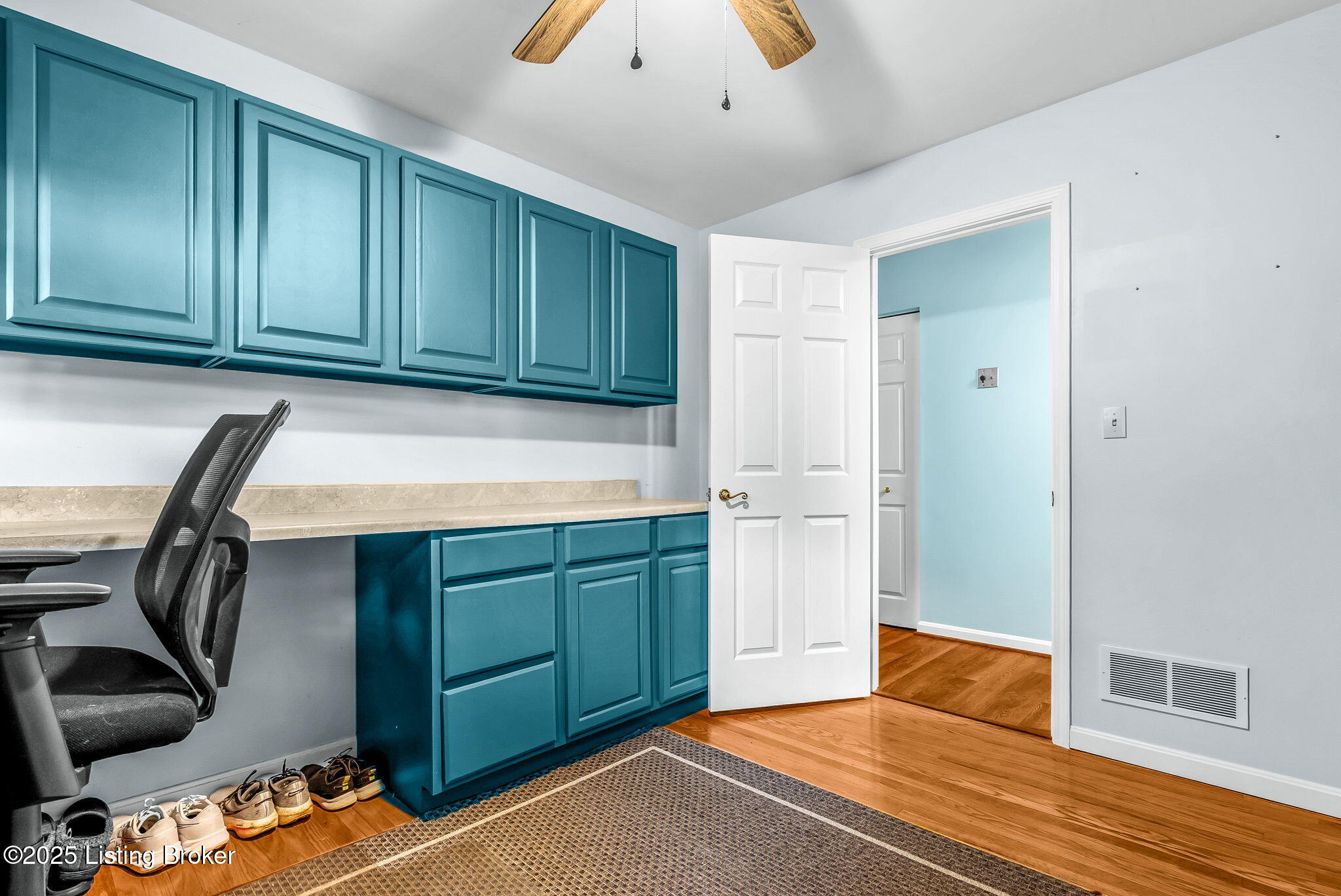 1006 Corn Island Ct, Louisville