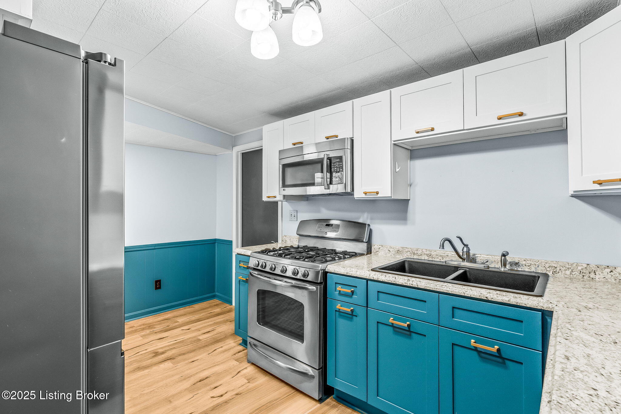 1006 Corn Island Ct, Louisville