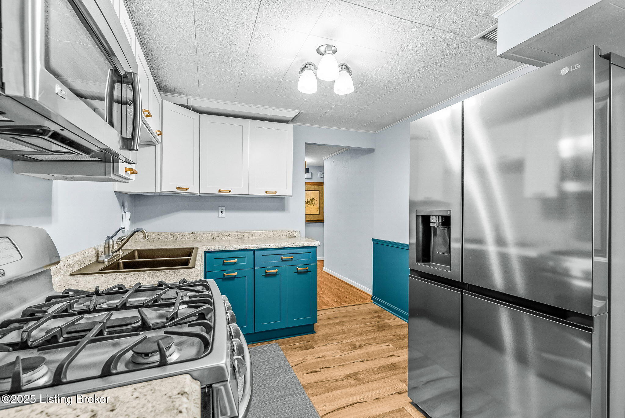 1006 Corn Island Ct, Louisville