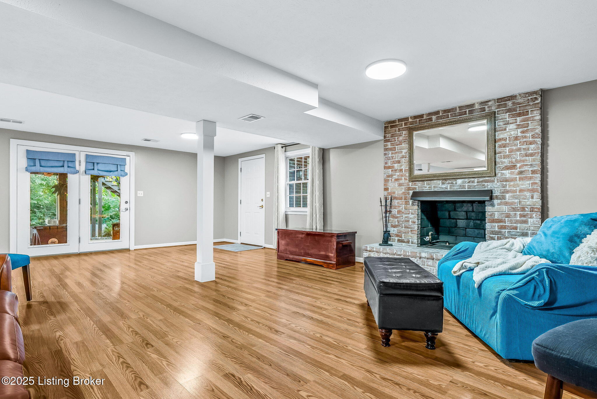 1006 Corn Island Ct, Louisville