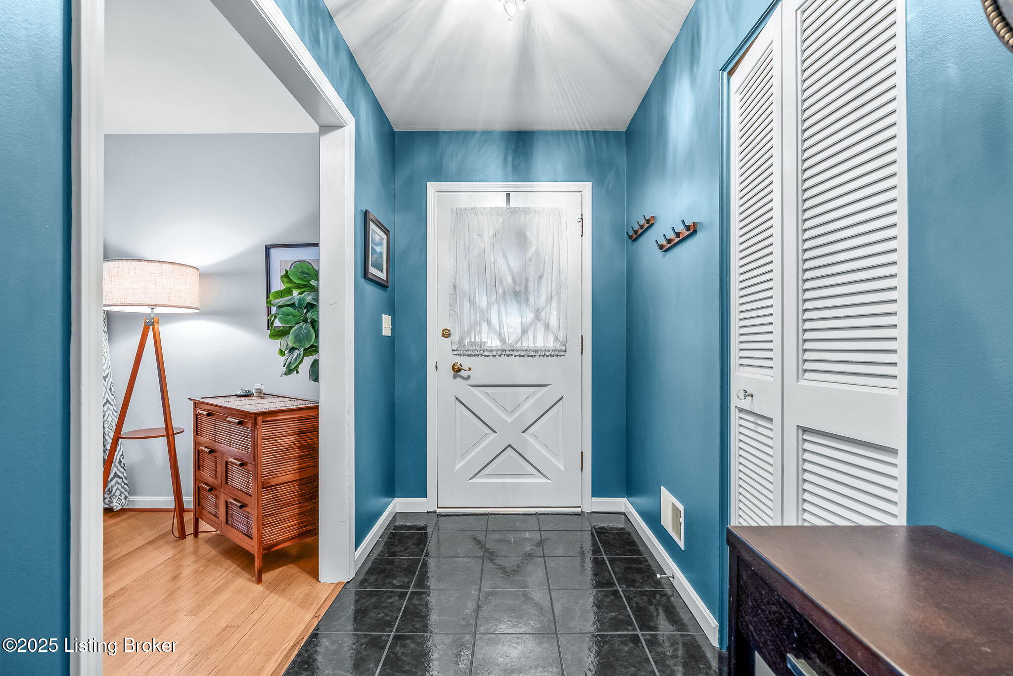 1006 Corn Island Ct, Louisville