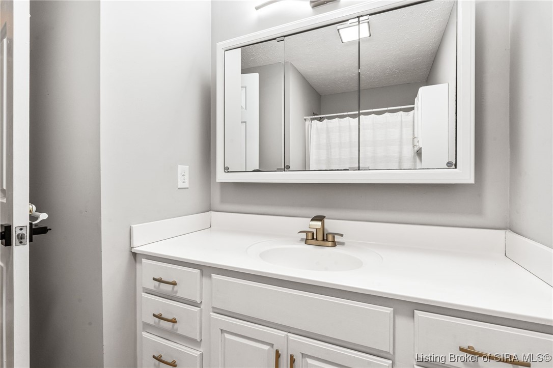 6590 Hickory Trace NE