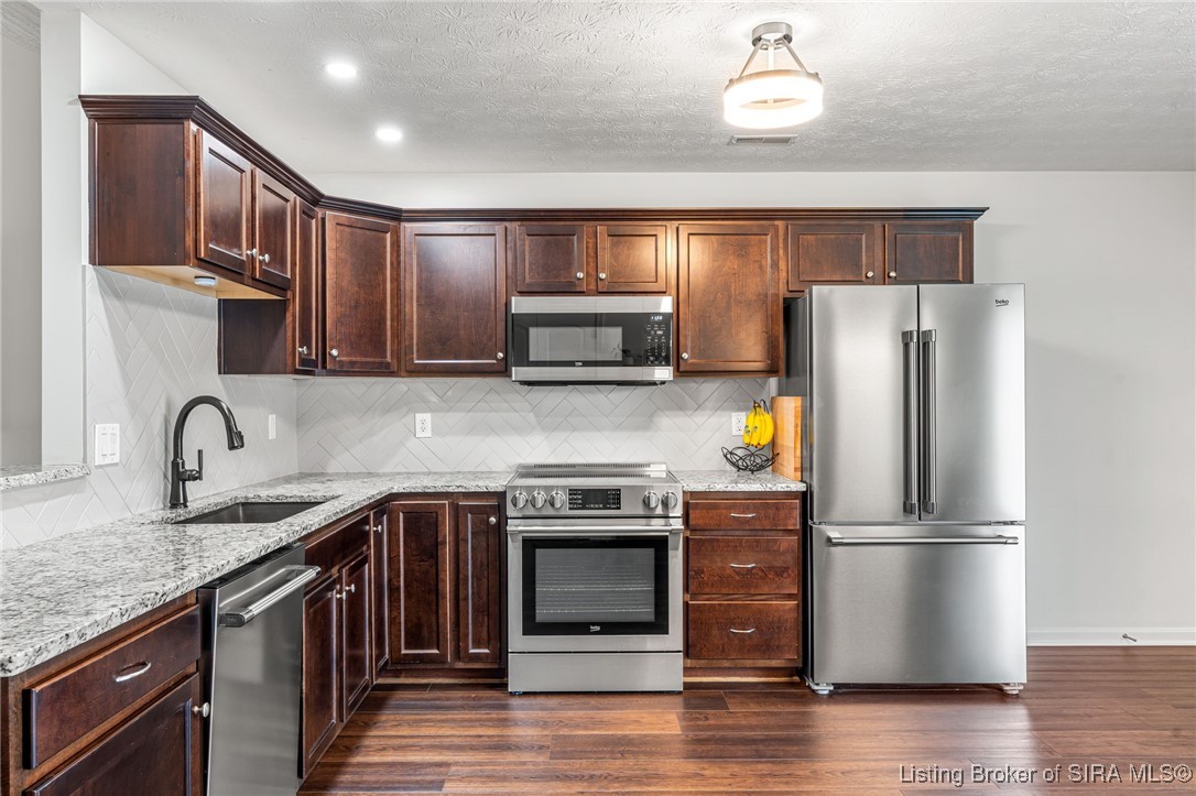 11900 Columbus Parkway