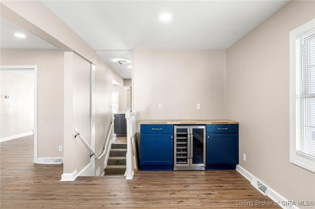 221 Harrison Avenue W