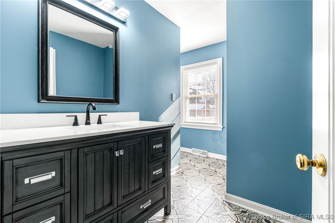 221 Harrison Avenue W