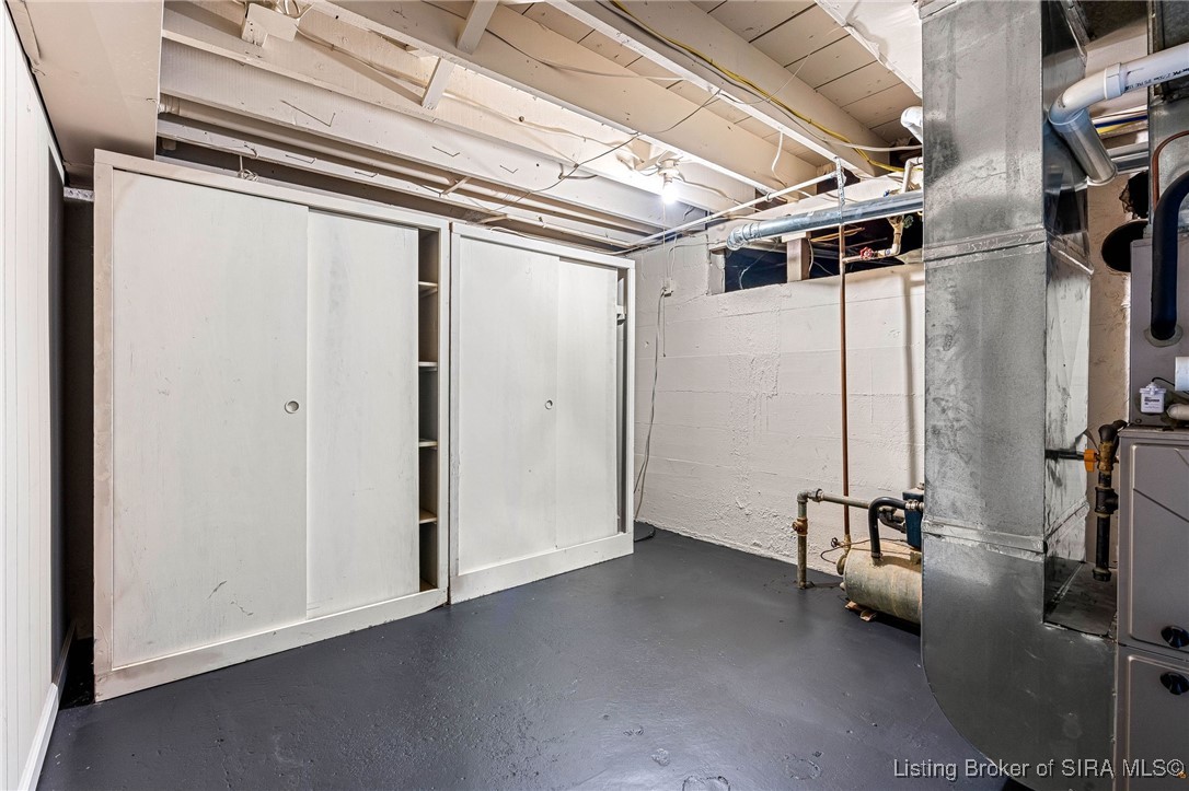 221 Harrison Avenue W