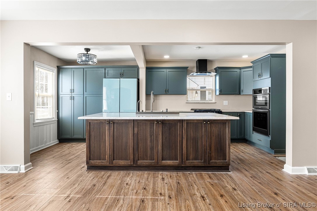 221 Harrison Avenue W