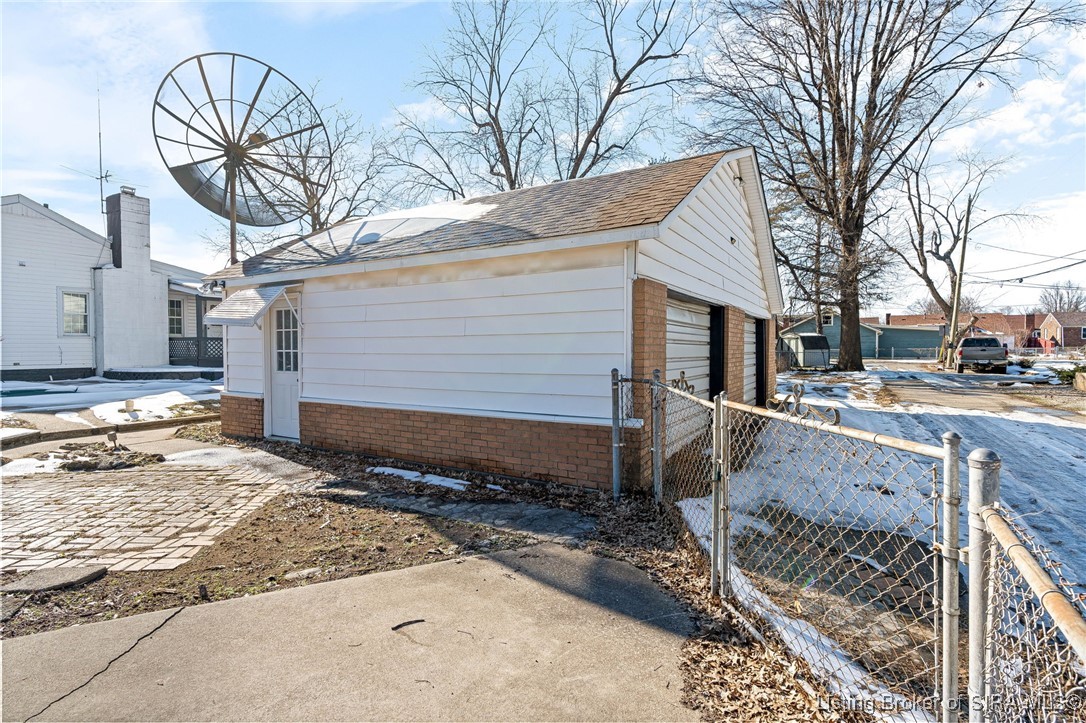 221 Harrison Avenue W