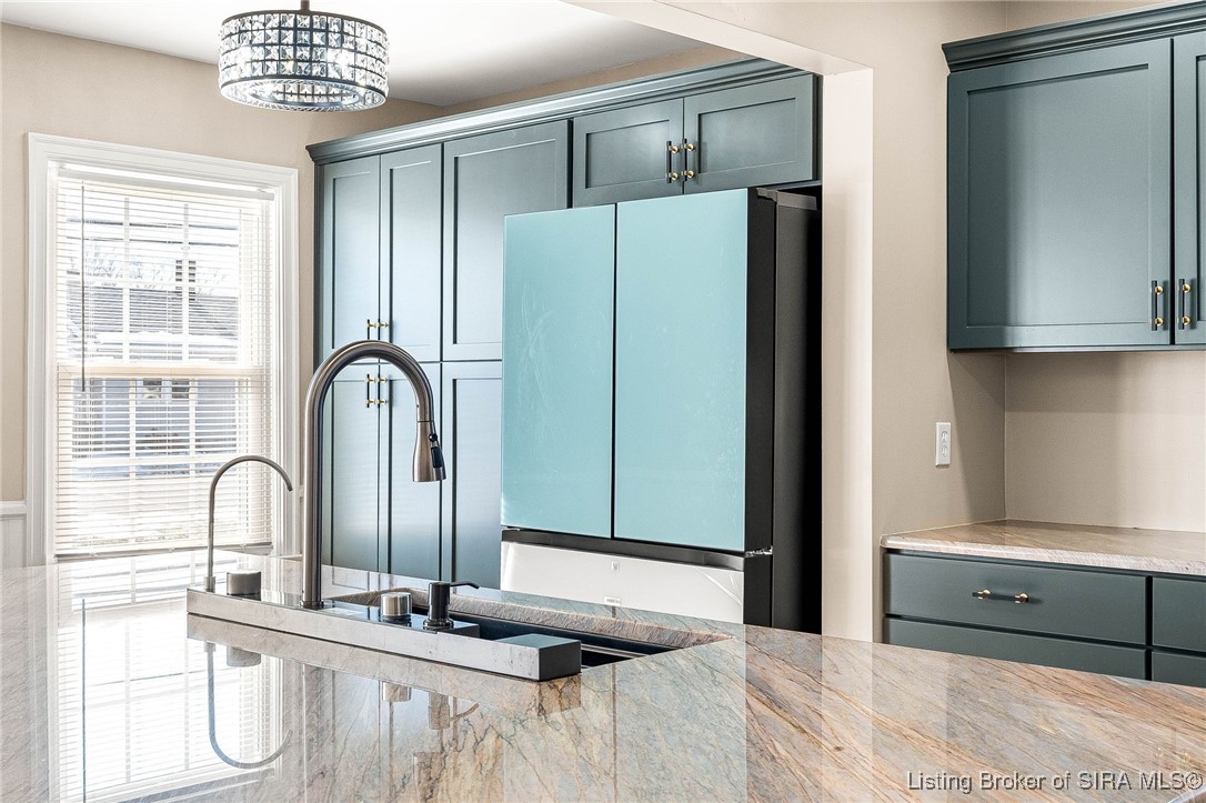 221 Harrison Avenue W