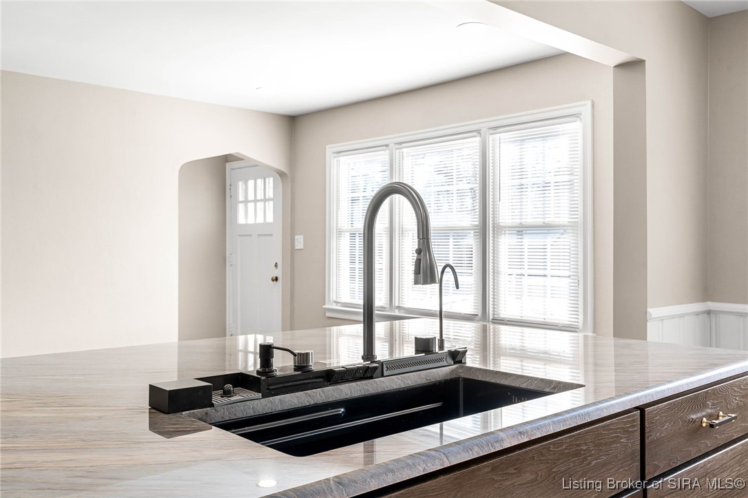 221 Harrison Avenue W