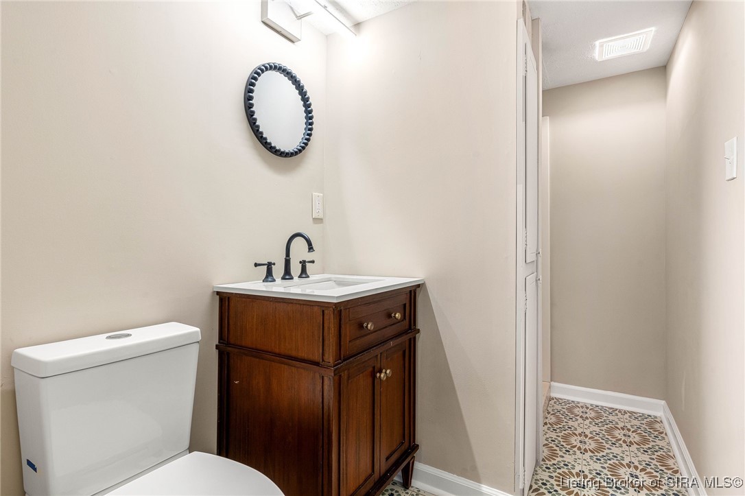 221 Harrison Avenue W