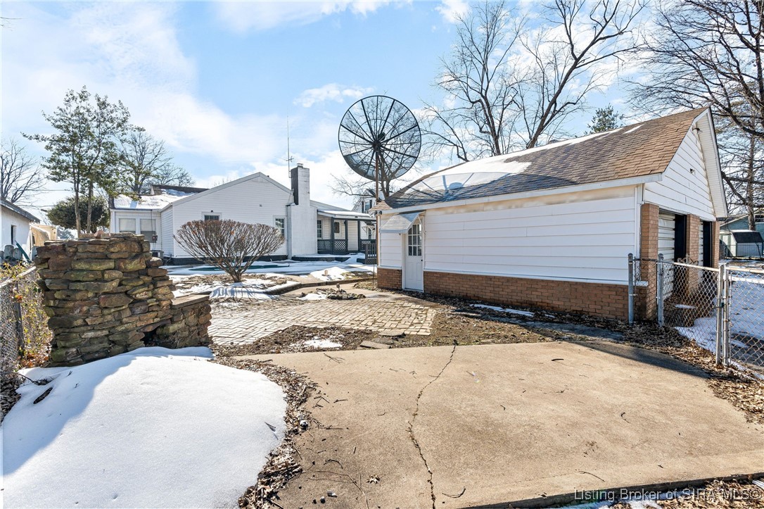 221 Harrison Avenue W