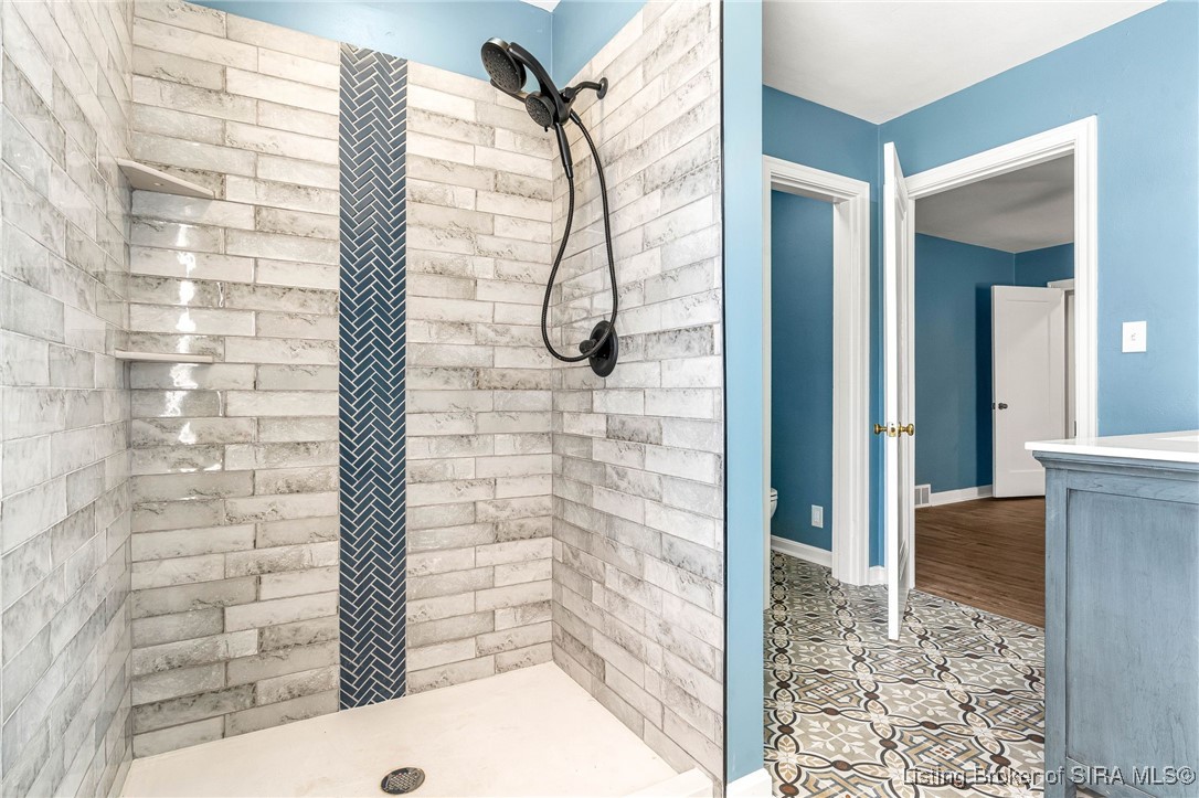 221 Harrison Avenue W