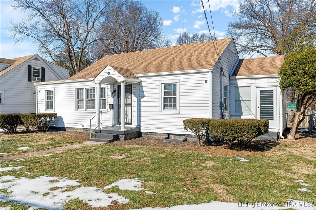 221 Harrison Avenue W